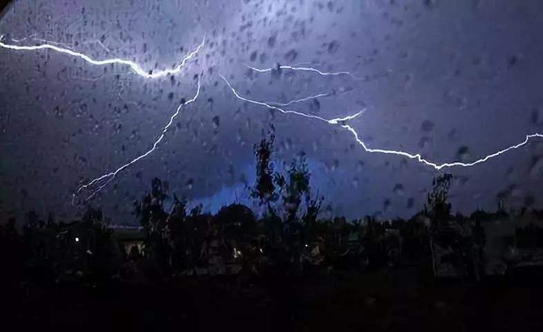 暴雨來襲，請注意人身安全